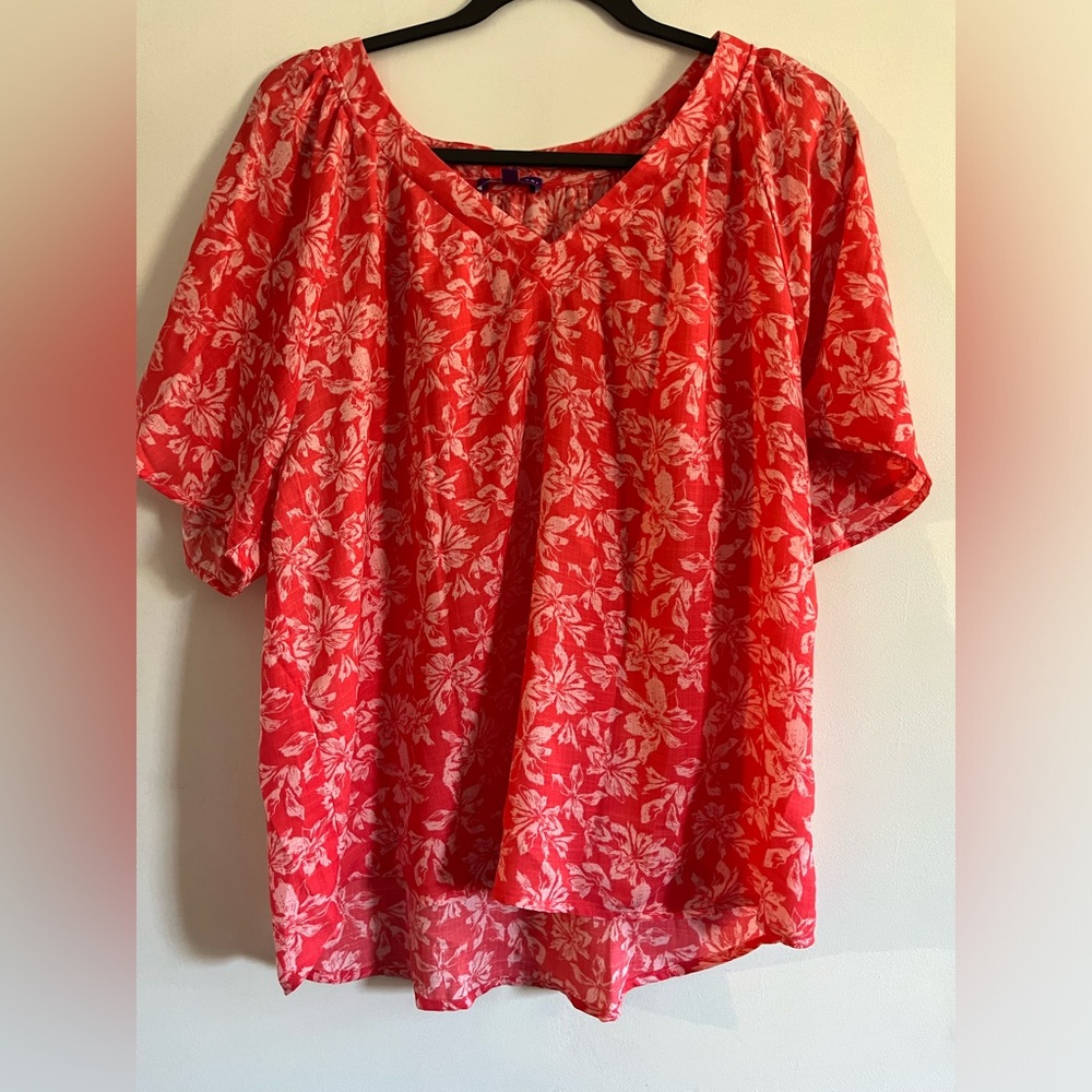 West Kei Women’s XL short sleeve shirt